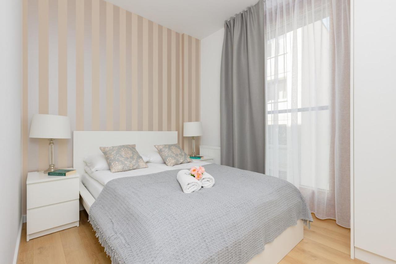 Warszawa Srodmiescie Bonifraterska Apartments By Noclegi Renters Luaran gambar