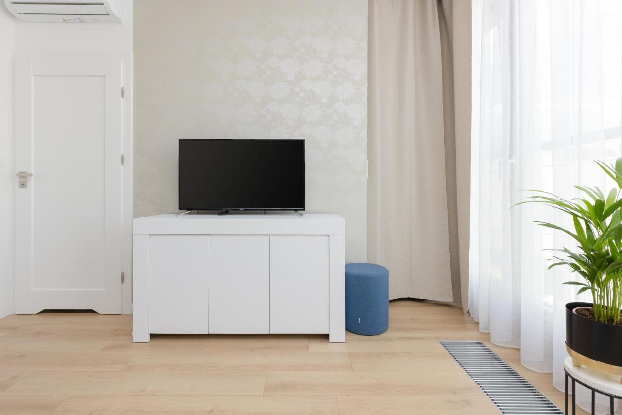Warszawa Srodmiescie Bonifraterska Apartments By Noclegi Renters Luaran gambar