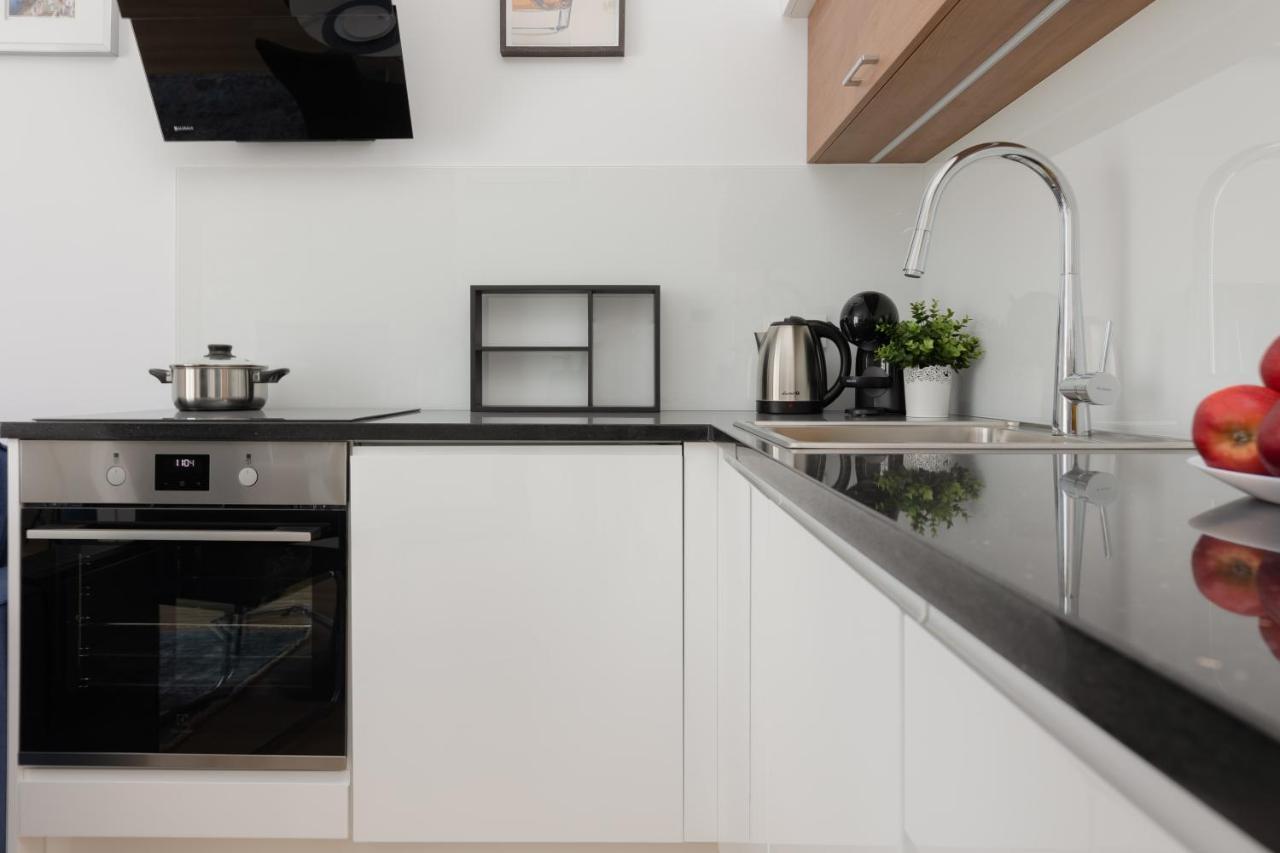 Warszawa Srodmiescie Bonifraterska Apartments By Noclegi Renters Luaran gambar
